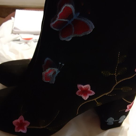 Nanette Lepore Black Ankle Boots with Pink and Red Embroidery - Picture 4 of 9